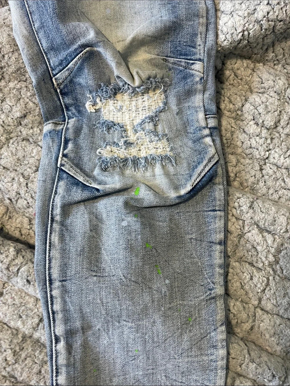 Kloud9 light Wash Skinny Men’s Jeans with Distressed Knees paint splatter 34/32